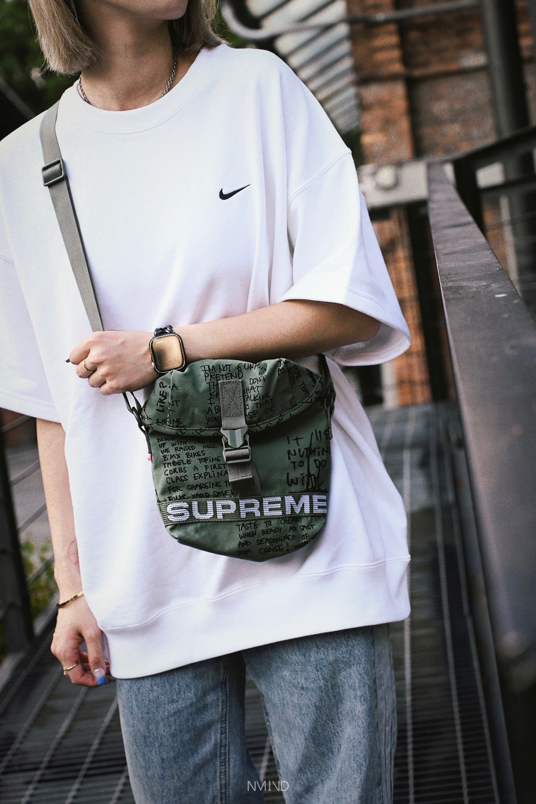 台北店限量專區 SUPREME 23SS FIELD SIDE BAG 翻蓋側背包(紅