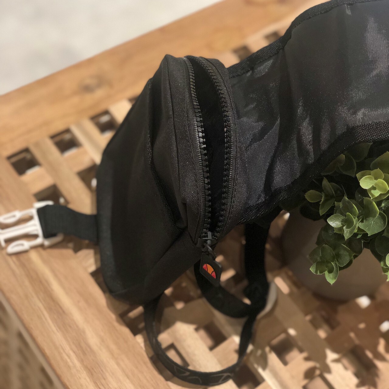 Ellesse 工裝風側背小包 SALA2105