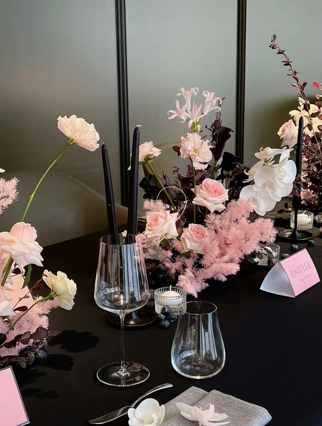 BLACK PINK 黑粉時尚餐桌花佈置