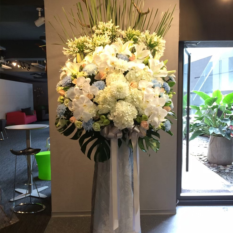 白藍淡雅色系 經典式高架花籃