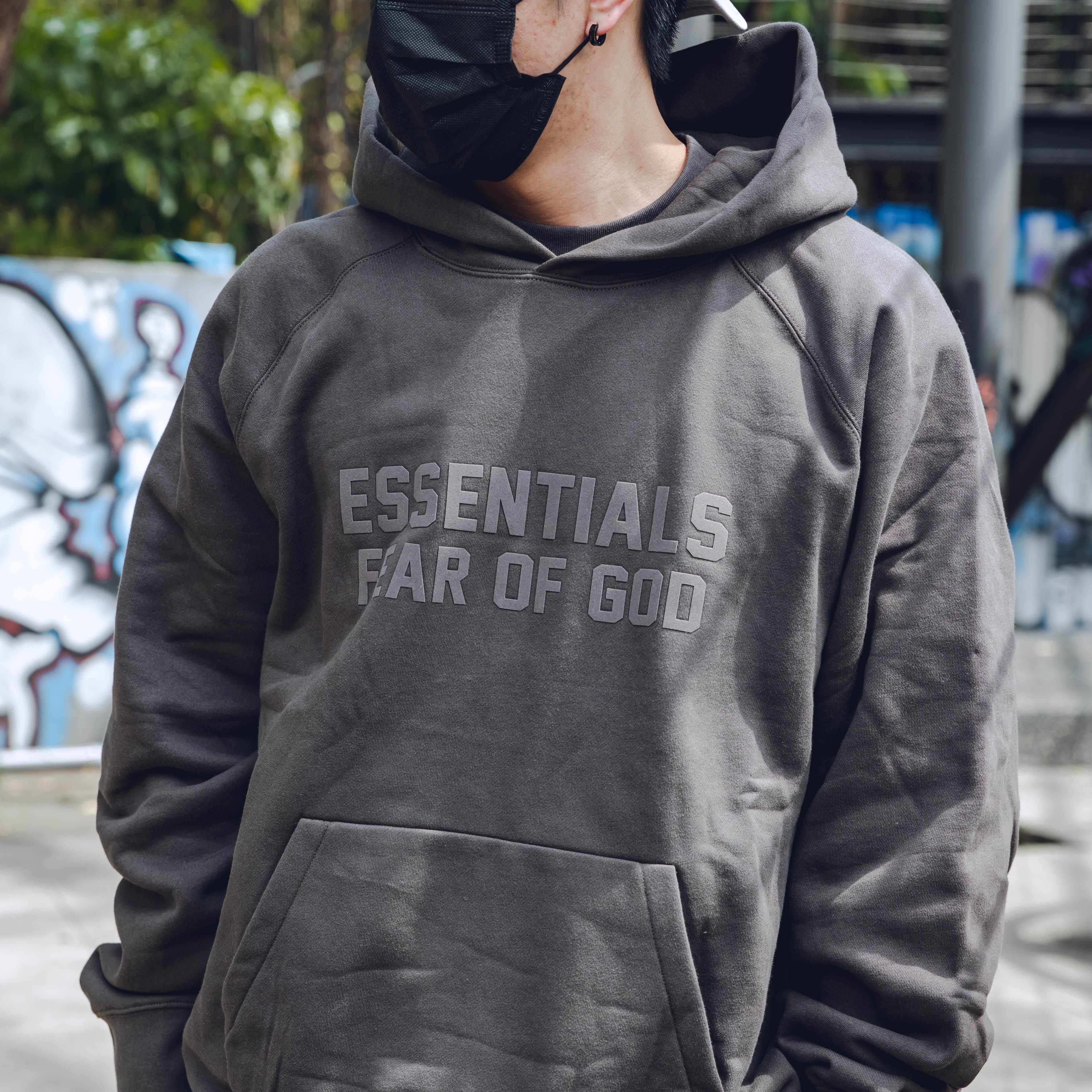 『現貨』ESSENTIALS 胸前大字 FEAR OF GOD "black" 植絨 帽T【192SU222055F】