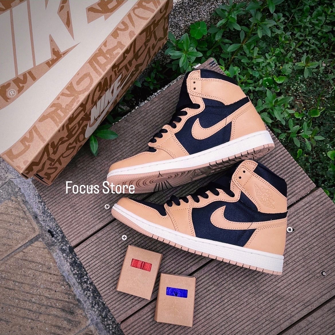 Air Jordan 1 Retro High OG 'Heirloom' 555088-202