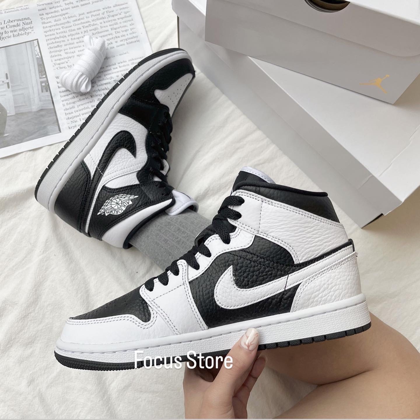 Wmns Air Jordan 1 Mid SE 'Homage' 鴛鴦熊貓DR0501-101【現貨商品】