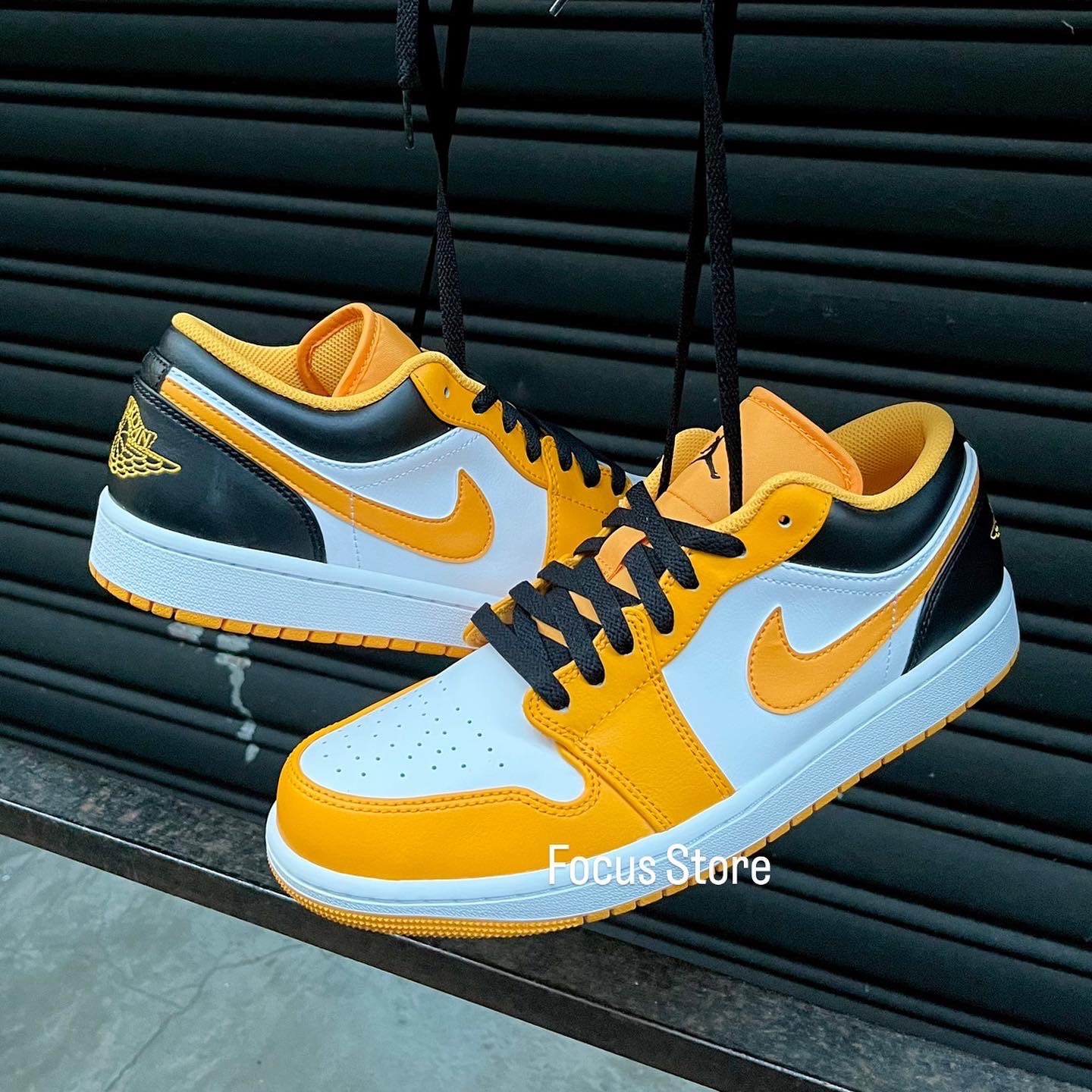 Air Jordan 1 Low 
