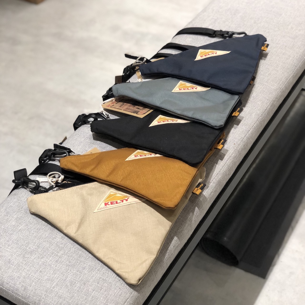 Kelty TRIANGLE 三角小包 2592386CAR