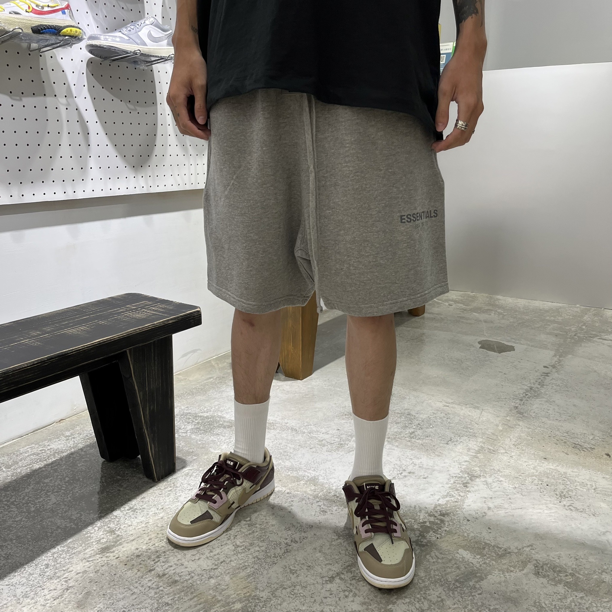 【Focus Store】現貨秒發 Fear of God Essentials Sweatshort "Dark Heather Oatmeal" 2021年 反光字