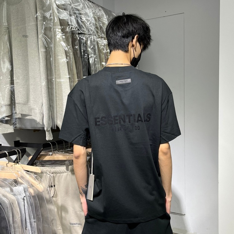 Fear of God Essentials T-Shirt SS22 'Stretch Limo' 前後絨字【現貨商品】