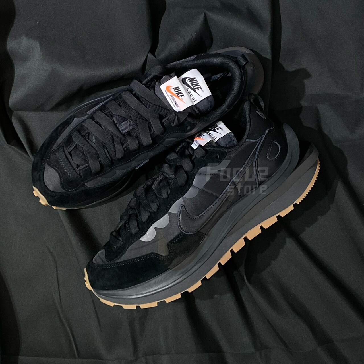 【Focus Store】現貨秒發 Sacai x Nike VaporWaffle "Black Gum" 黑生膠 DD1875-001