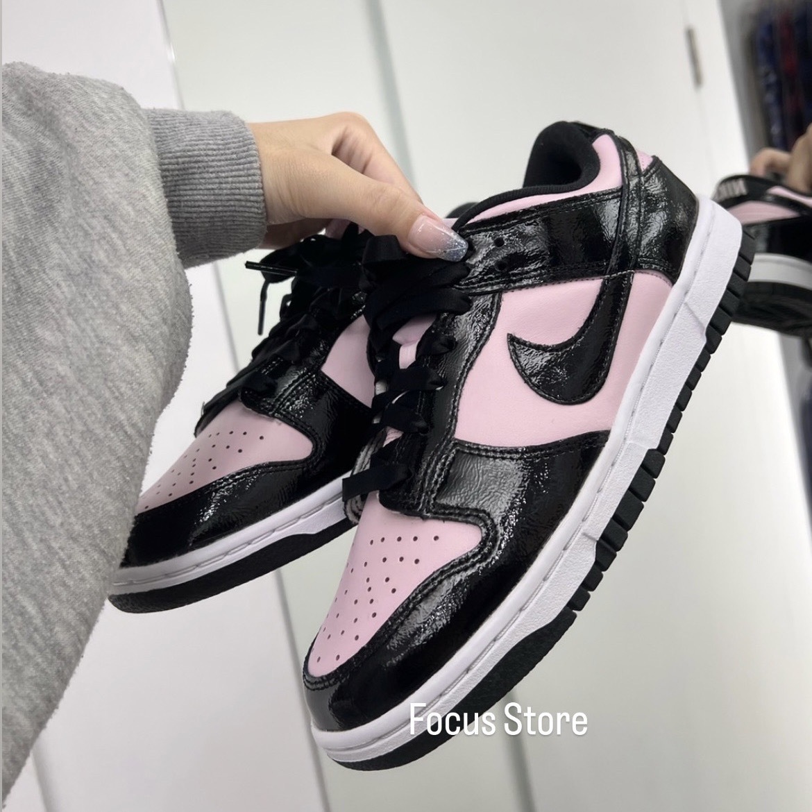Wmns Nike Dunk Low Essential 'Pink Foam Black' 漆皮 黑粉 DJ9955-600【預購商品】