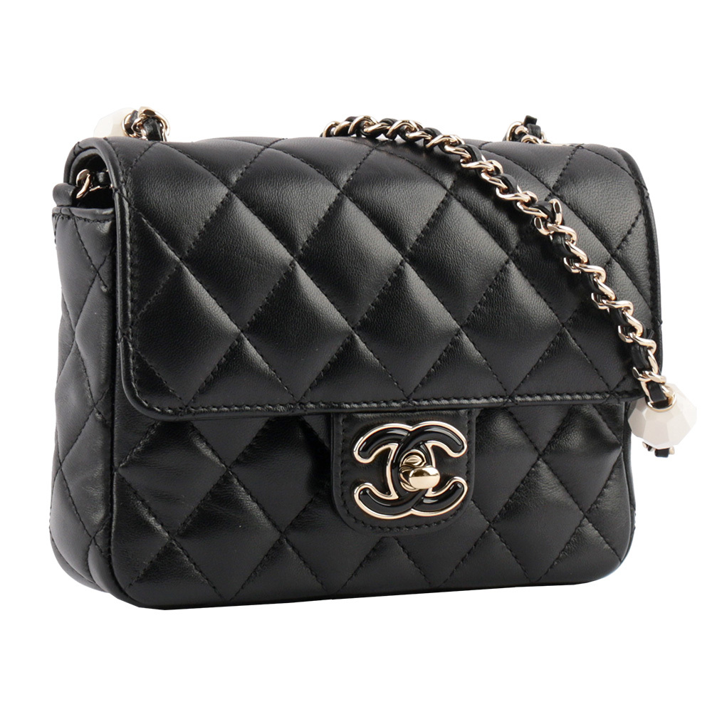 【CHANEL】黑色CC Logo 小羊皮愛心及球狀串珠鍊帶迷你斜背包