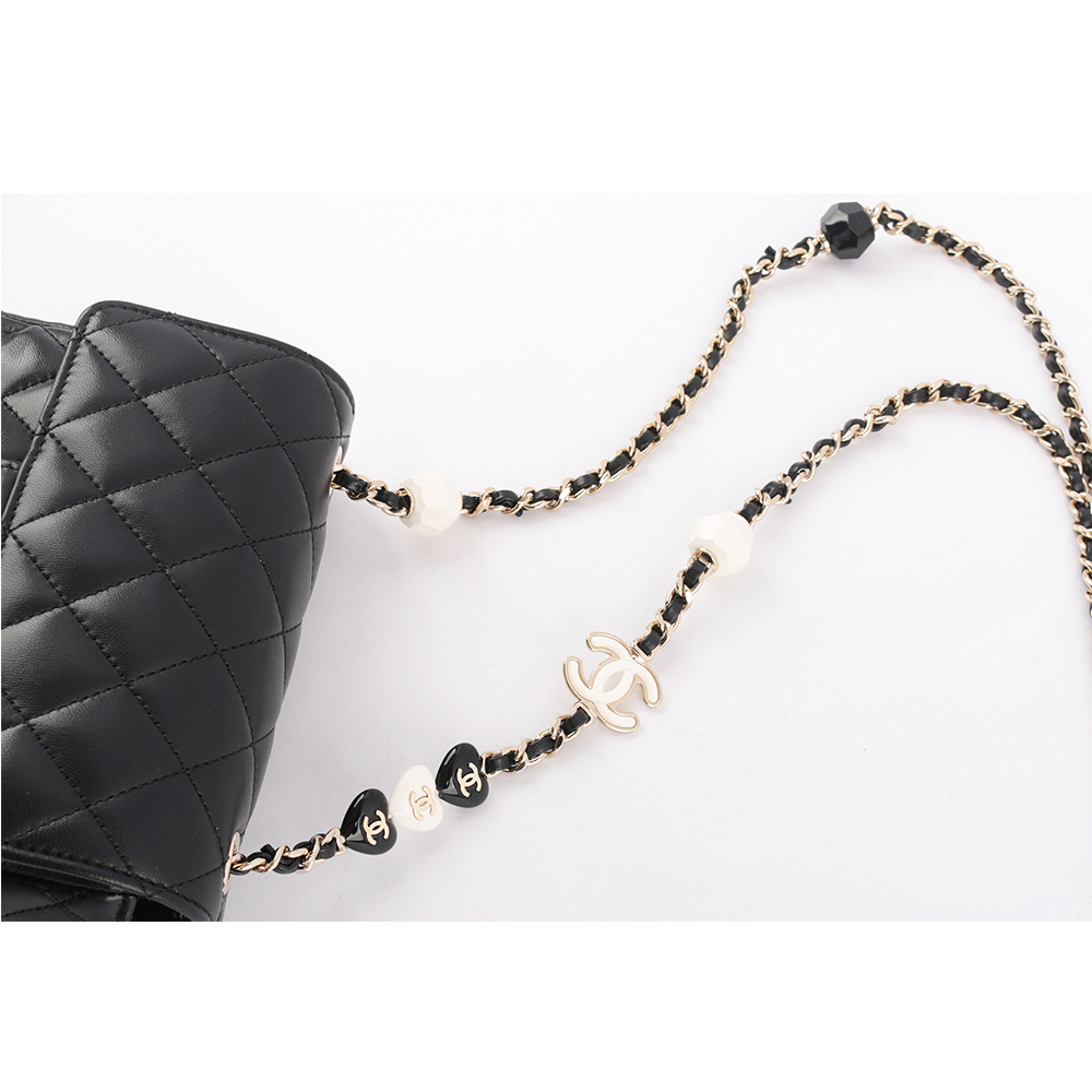 【CHANEL】黑色CC Logo 小羊皮愛心及球狀串珠鍊帶迷你斜背包