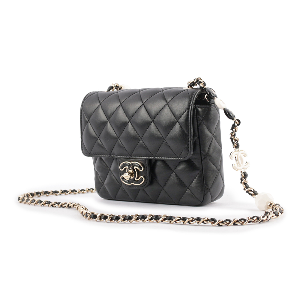 【CHANEL】黑色CC Logo 小羊皮愛心及球狀串珠鍊帶迷你斜背包