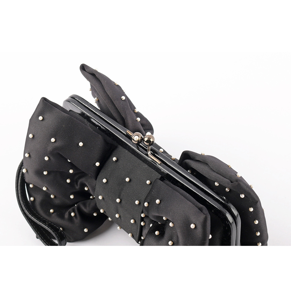 【MOSCHINO】滿版珍珠蝴蝶結造型手拿包(黑色)