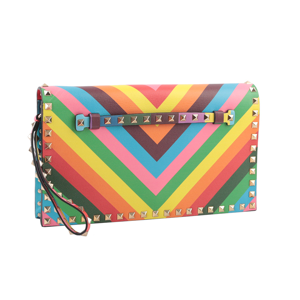 【VALENTINO】V型彩色皮革鉚釘附提把手拿包 IW2B0399NPI P12