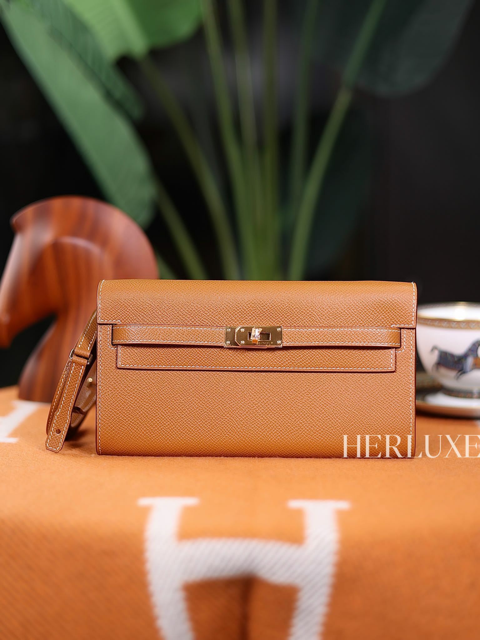 Kelly to go 37 gold cc epsom K