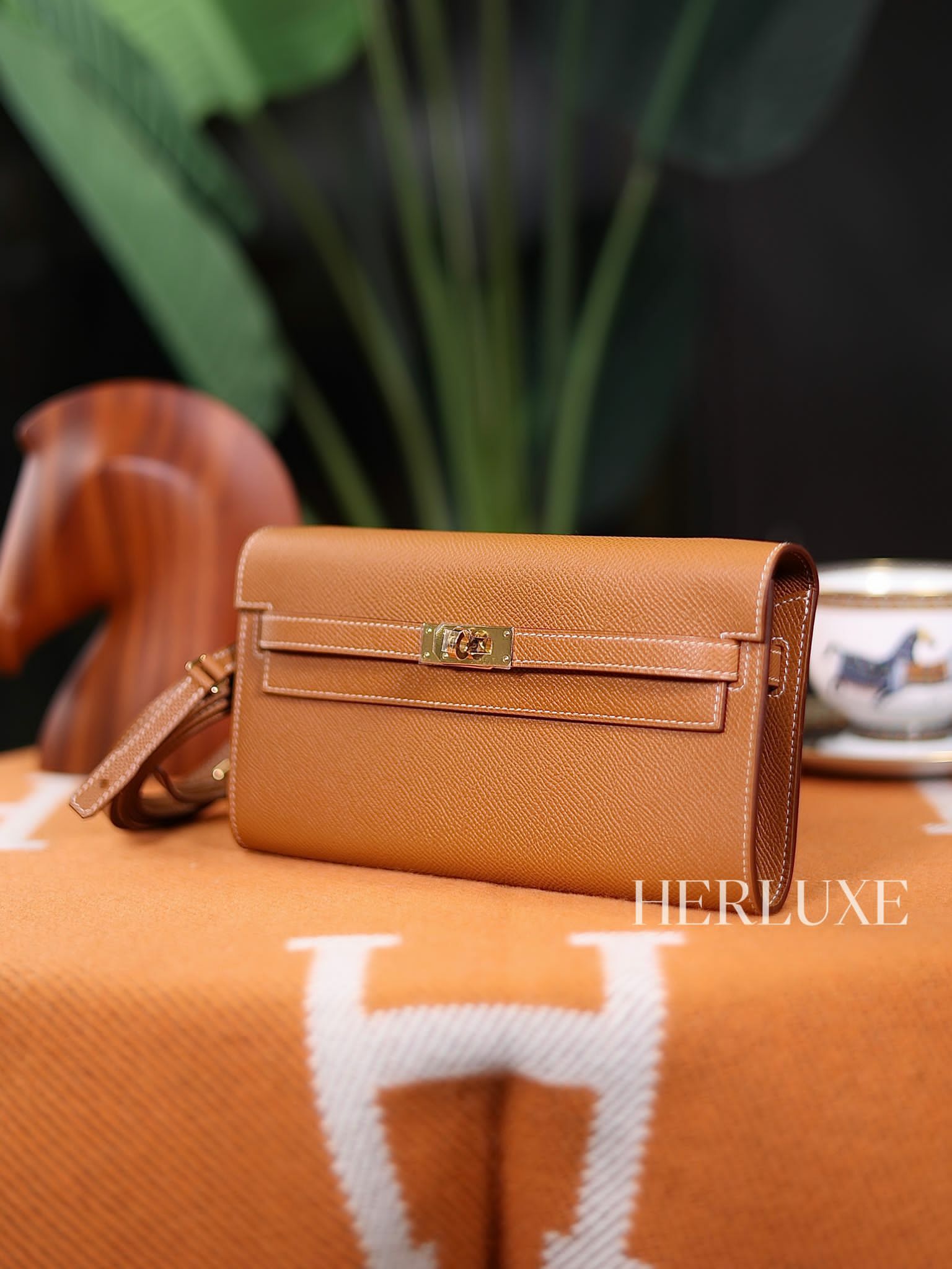 Kelly to go 37 gold cc epsom K