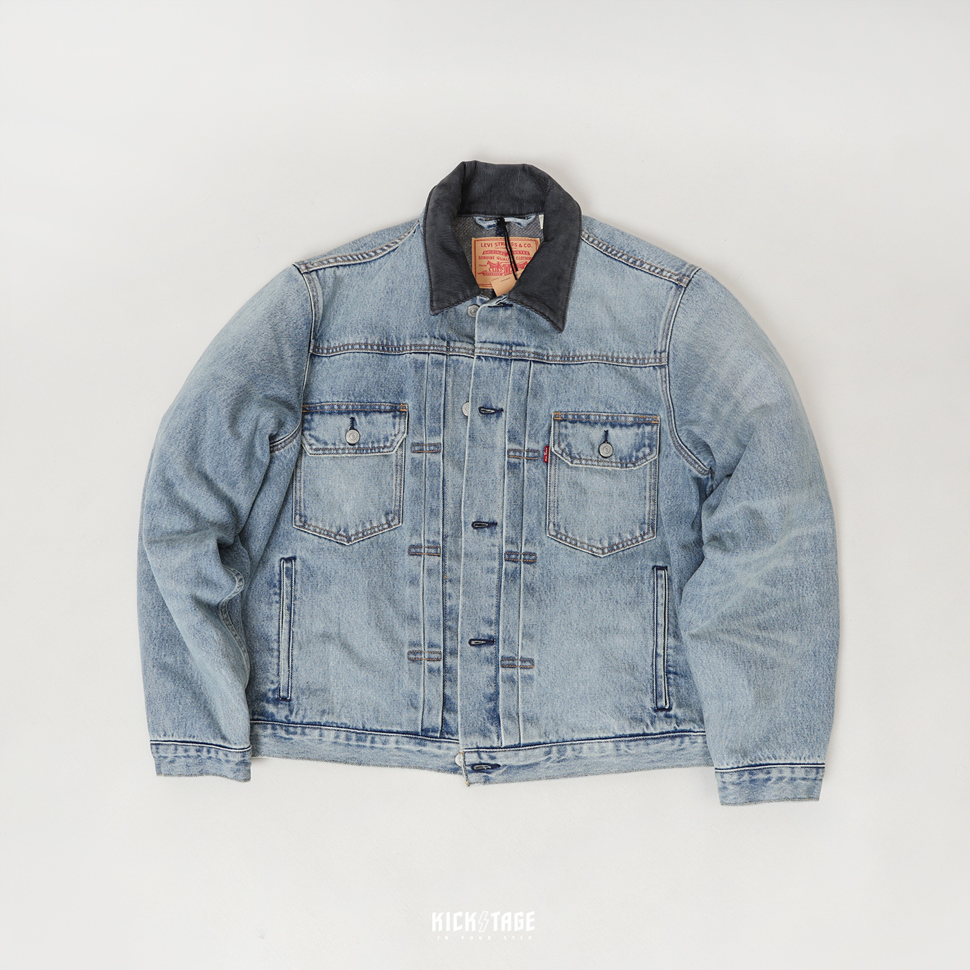 STÜSSY x LEVI'S® EMBOSSED TRUCKER JACKET 丹寧翻領拼接八號球聯名