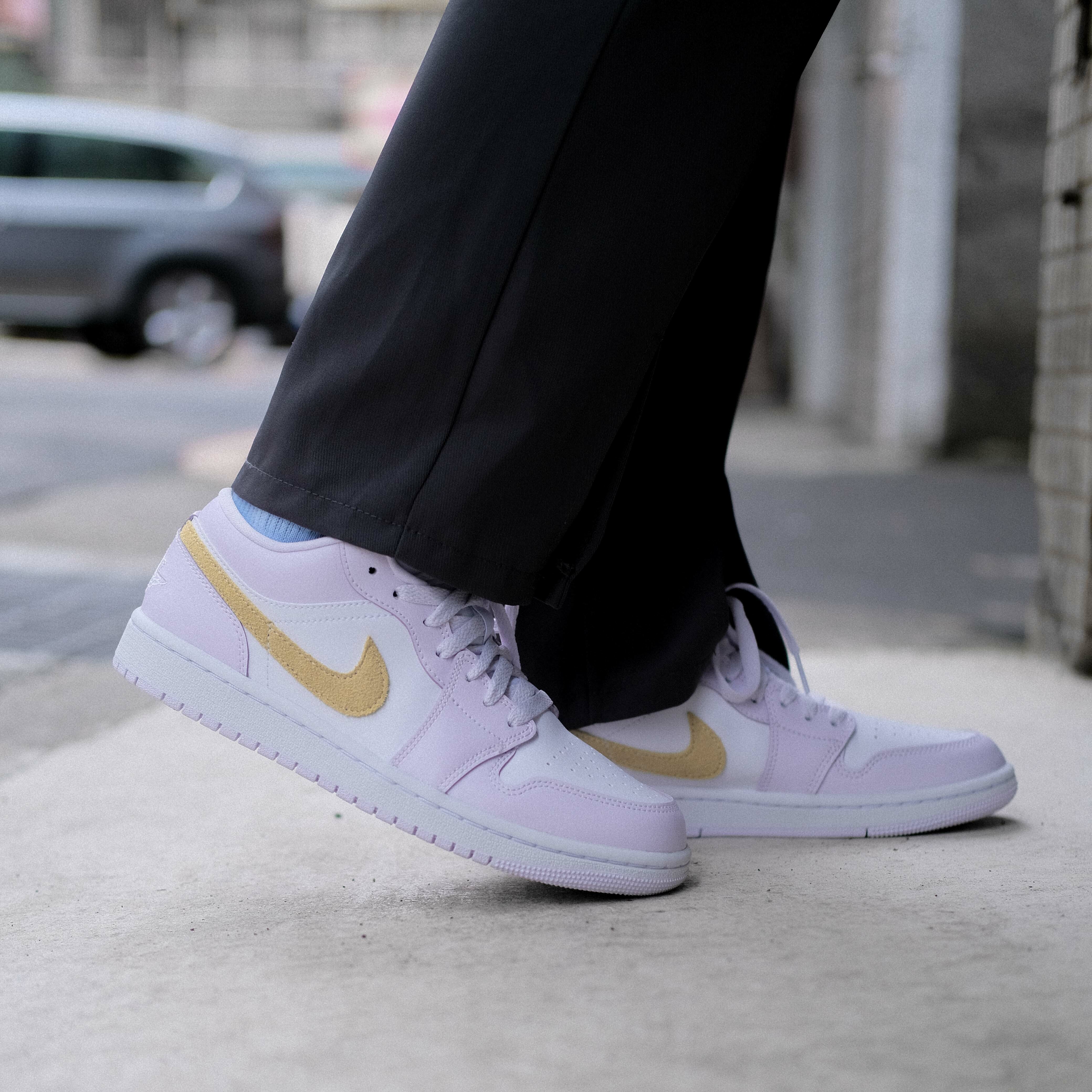 AIR JORDAN 1 LOW BARELY GRAPE 香芋紫淡紫黃勾女鞋DC0774-501