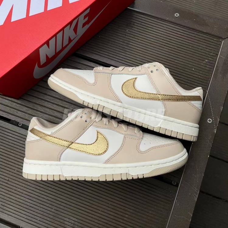 Wmns Dunk Low 'Gold Swoosh' 女款DX5930-001