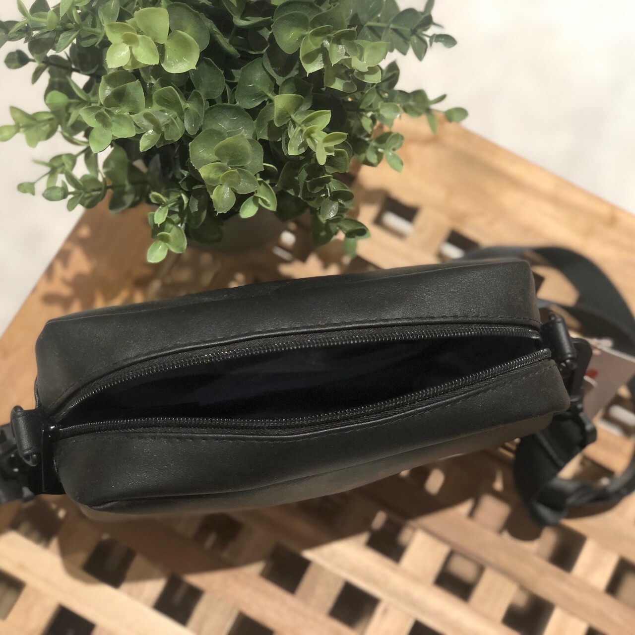 FILA 大LOGO側背包 BWW-3018