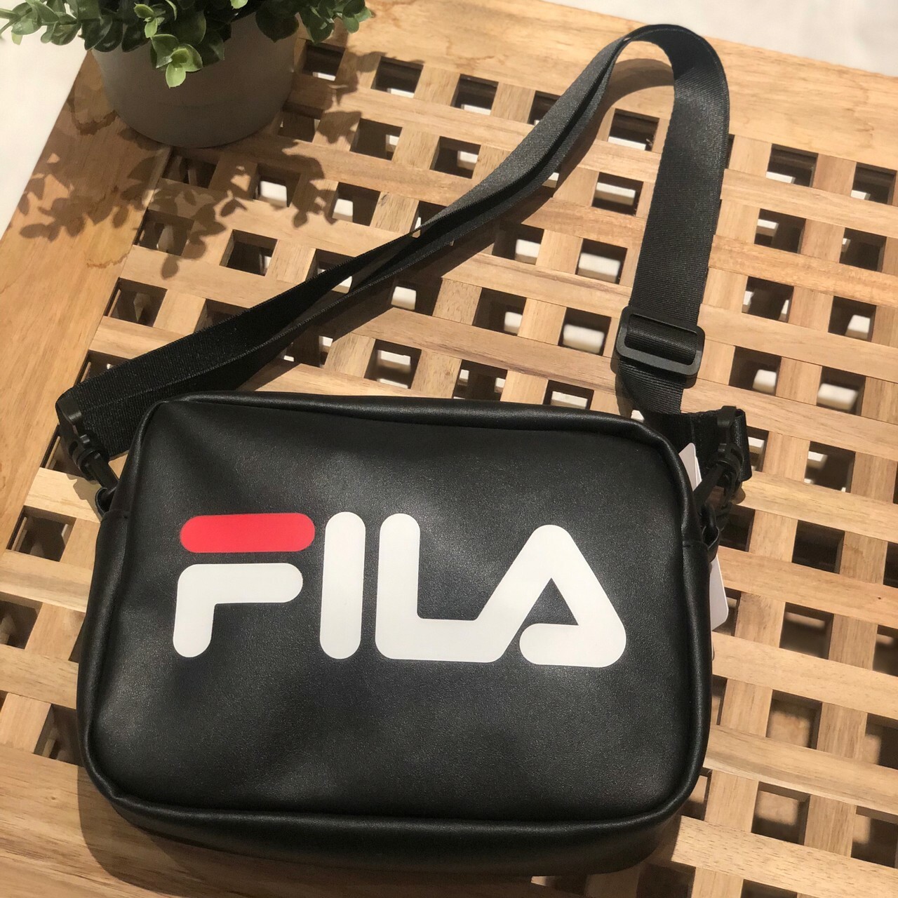 FILA 大LOGO側背包 BWW-3018
