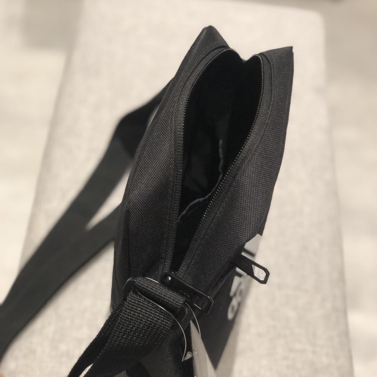 Adidas 側背包 ED6877