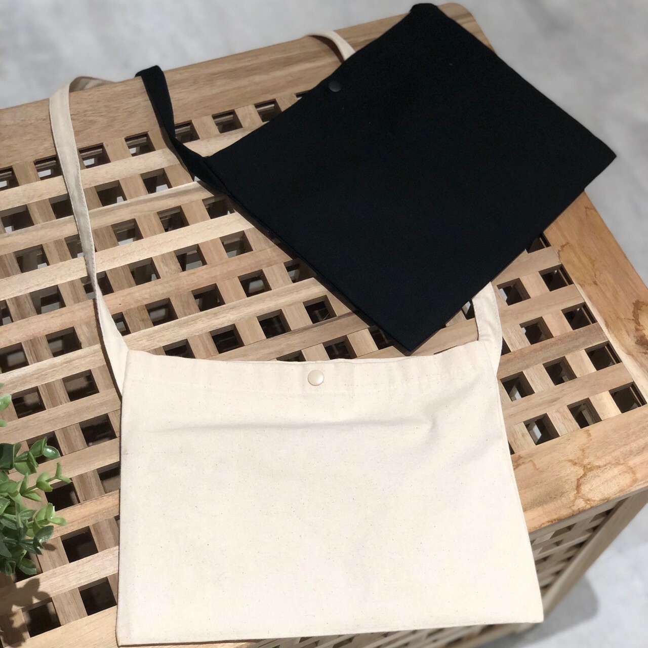 United Athle 基本款帆布側背小包 3146101