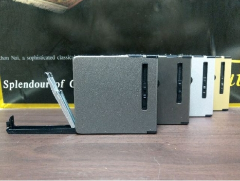 「自動彈出」、「自帶打火機」二十支裝 精品煙盒 菸盒，直衝、防風、可充氣、防潮、防壓