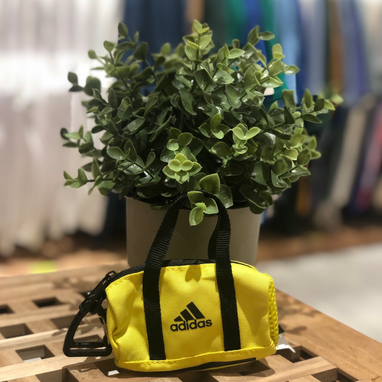 Adidas TINY DUFFEL 經典三線行李袋造型零錢包 FQ5260