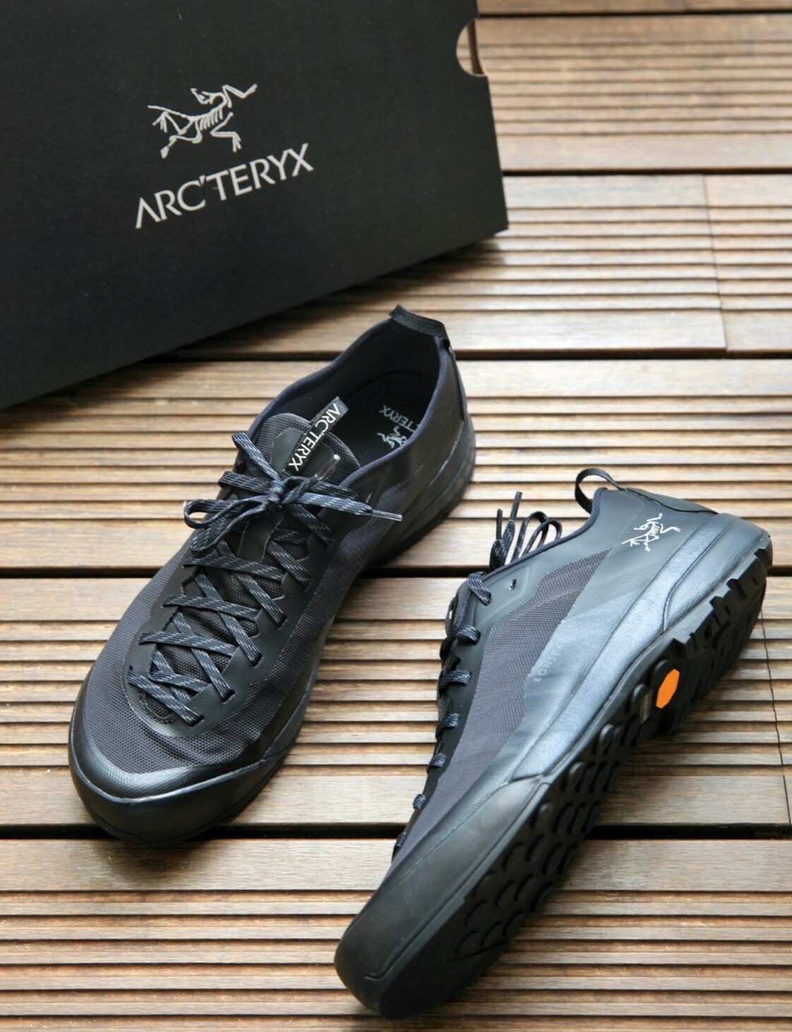 代購 Arcteryx 始祖鳥 Konseal 輕量 戶外跑步鞋 黑 MAR-