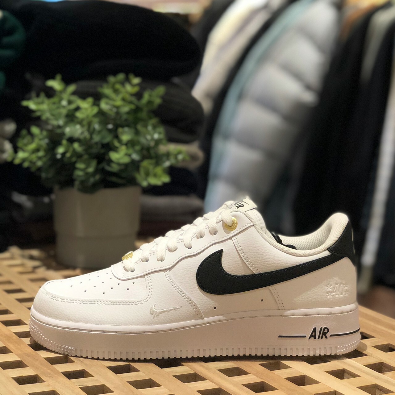 Nike Air Force 1 Low “40th Anniversary” 40週年 白底黑鉤 男款 DQ7658-100