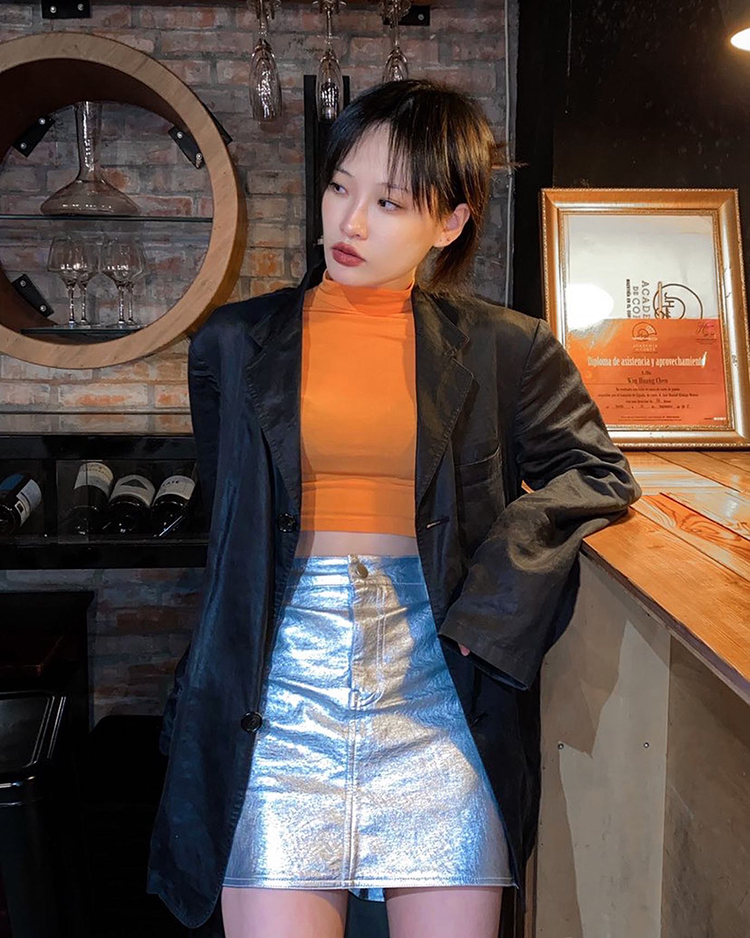 銀色紋理短裙（-50%)