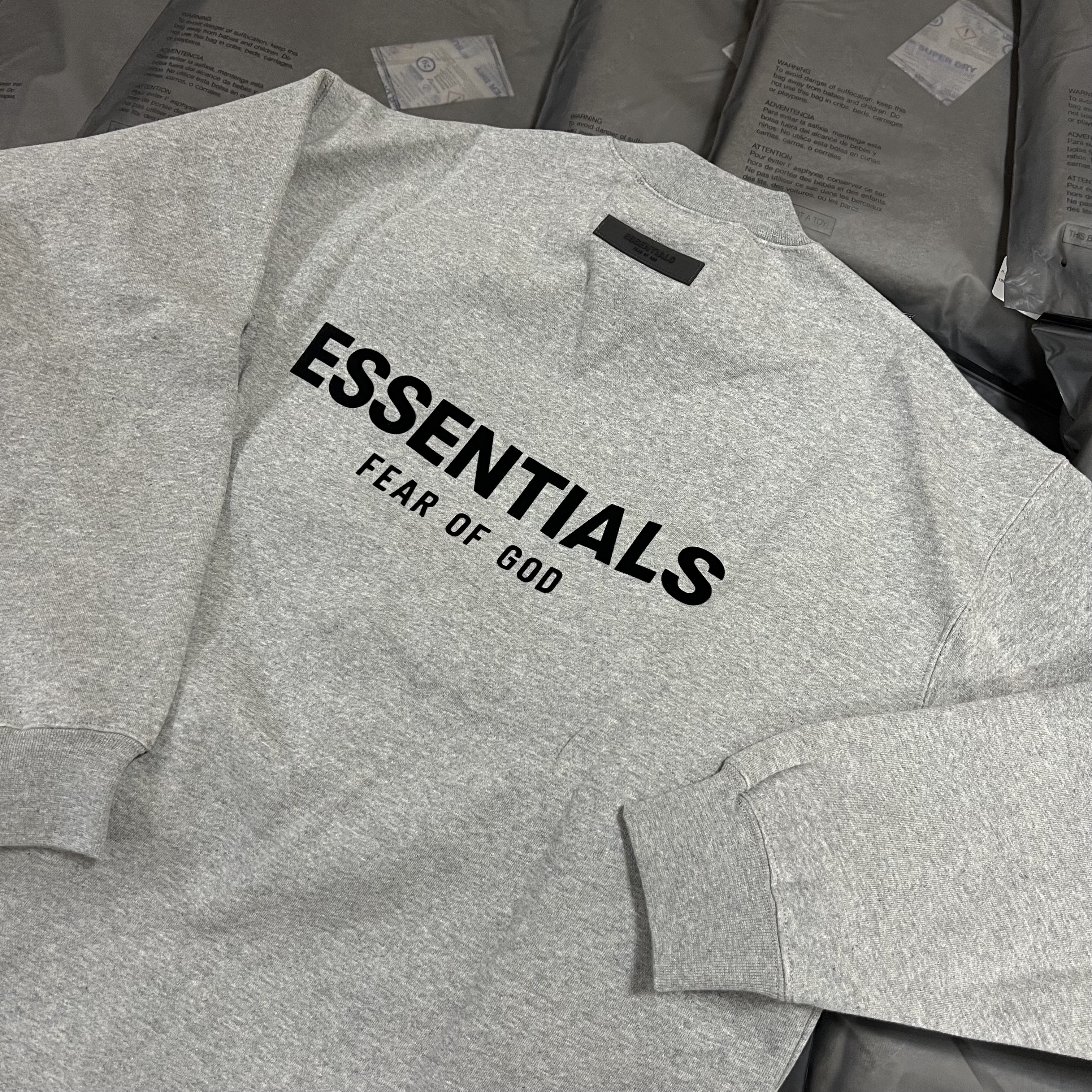 Essentials Fear Of God Gray Relaxed Sweatshirt 長袖背後字體