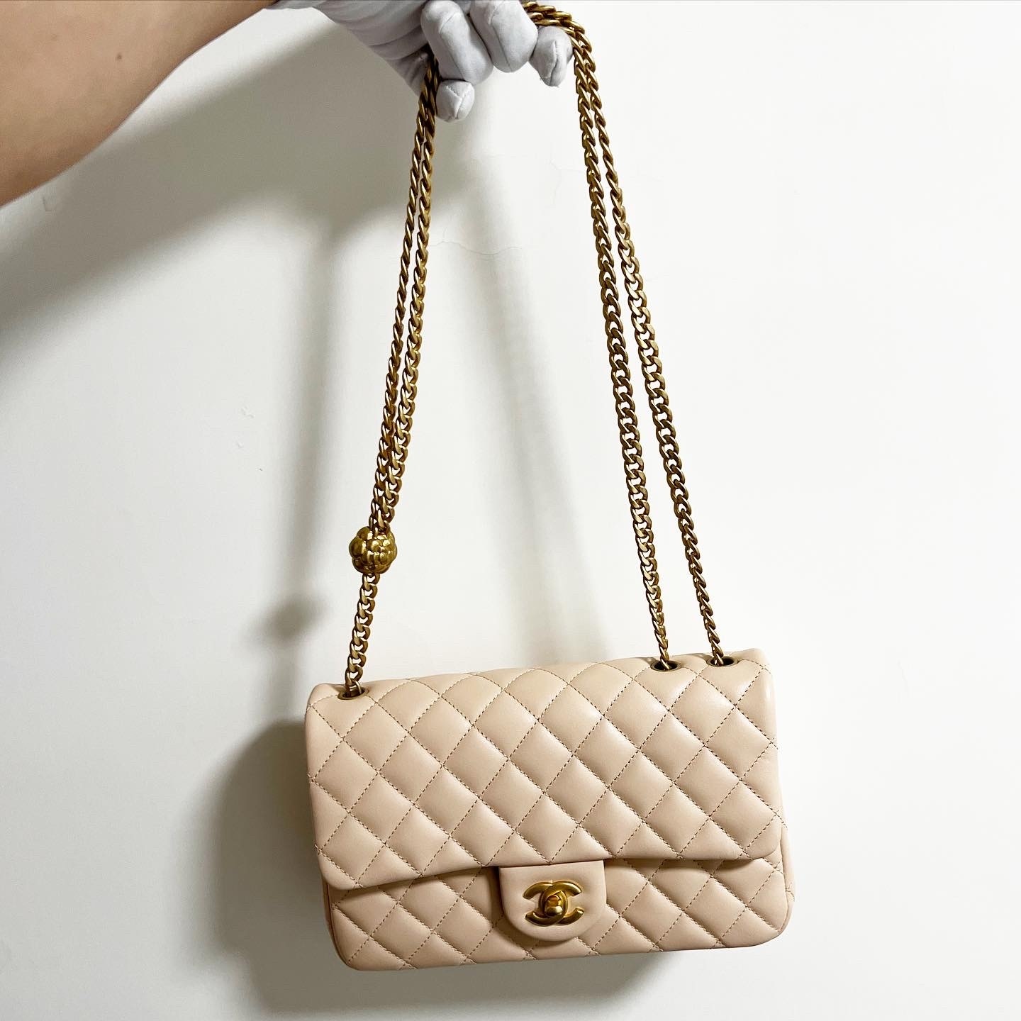 CHANEL 23 cm 山茶花調節扣Flap Bag
