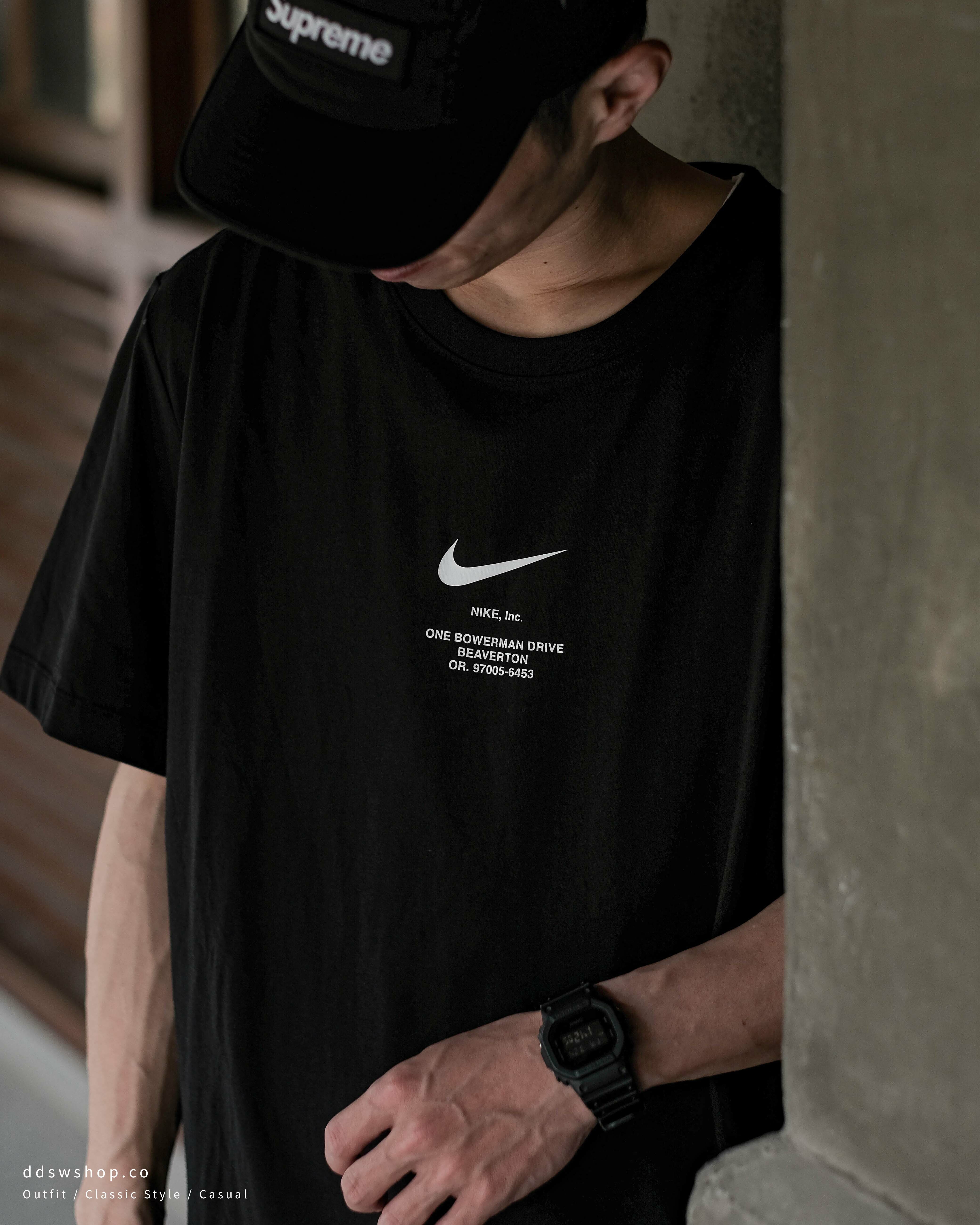 Nike Sportswear 短袖 背圖大Logo標語 白色 DZ2882-100 黑色 DZ2882-010