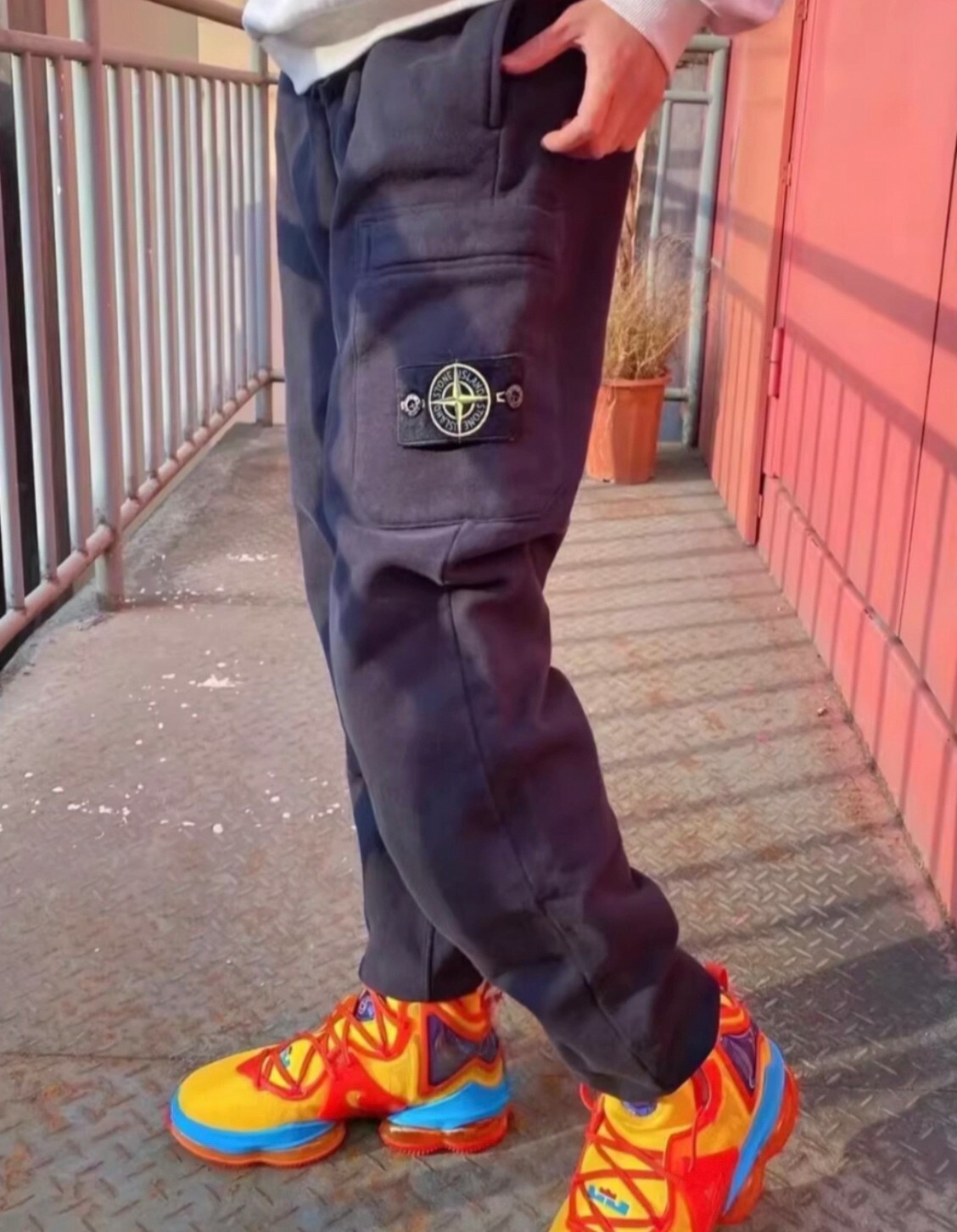 代購 STONE ISLAND SS23 純色側面LOGO貼花 休閒褲 長褲 藍 MAR-