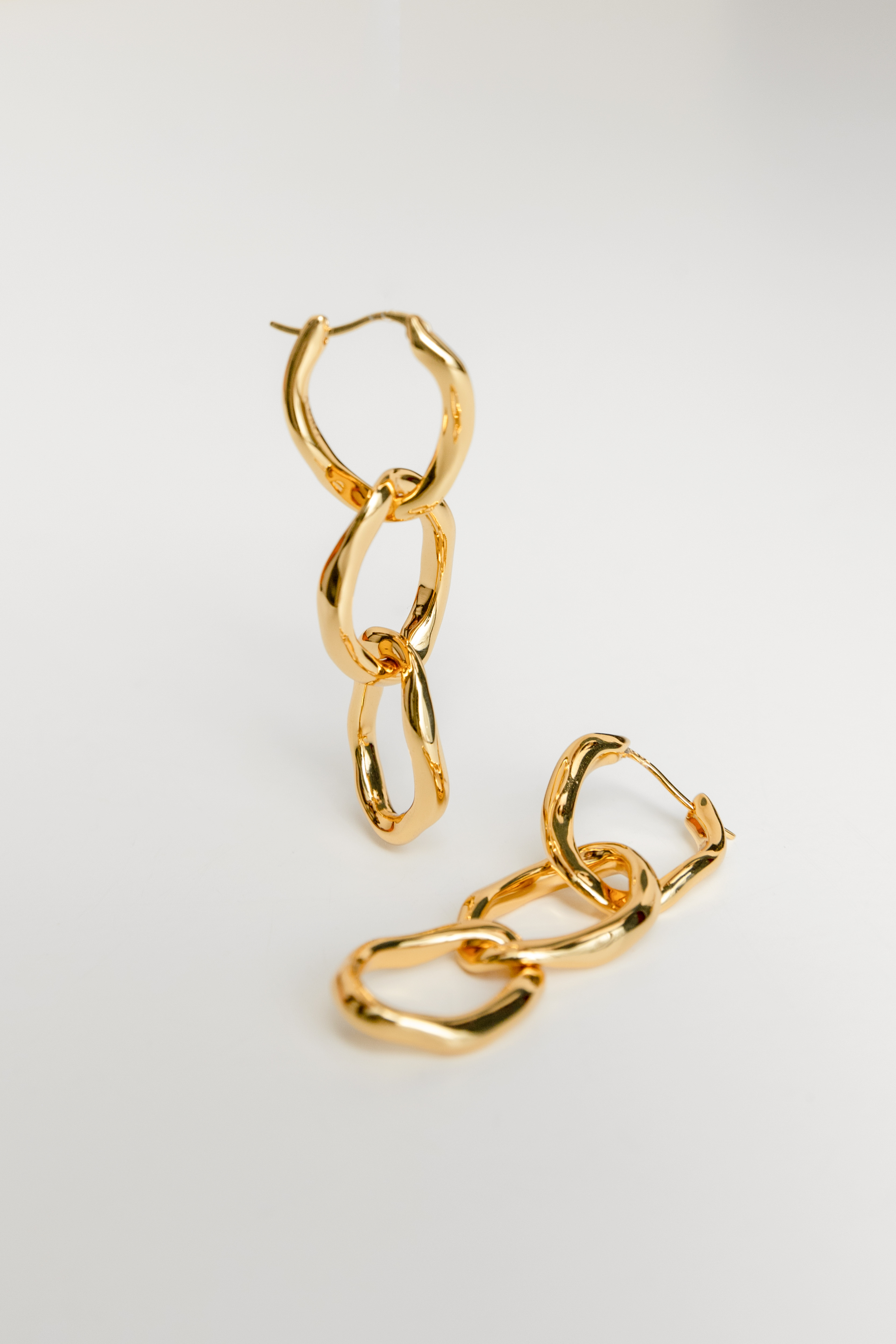 Melt · 細緻不規則串接耳環（金色）