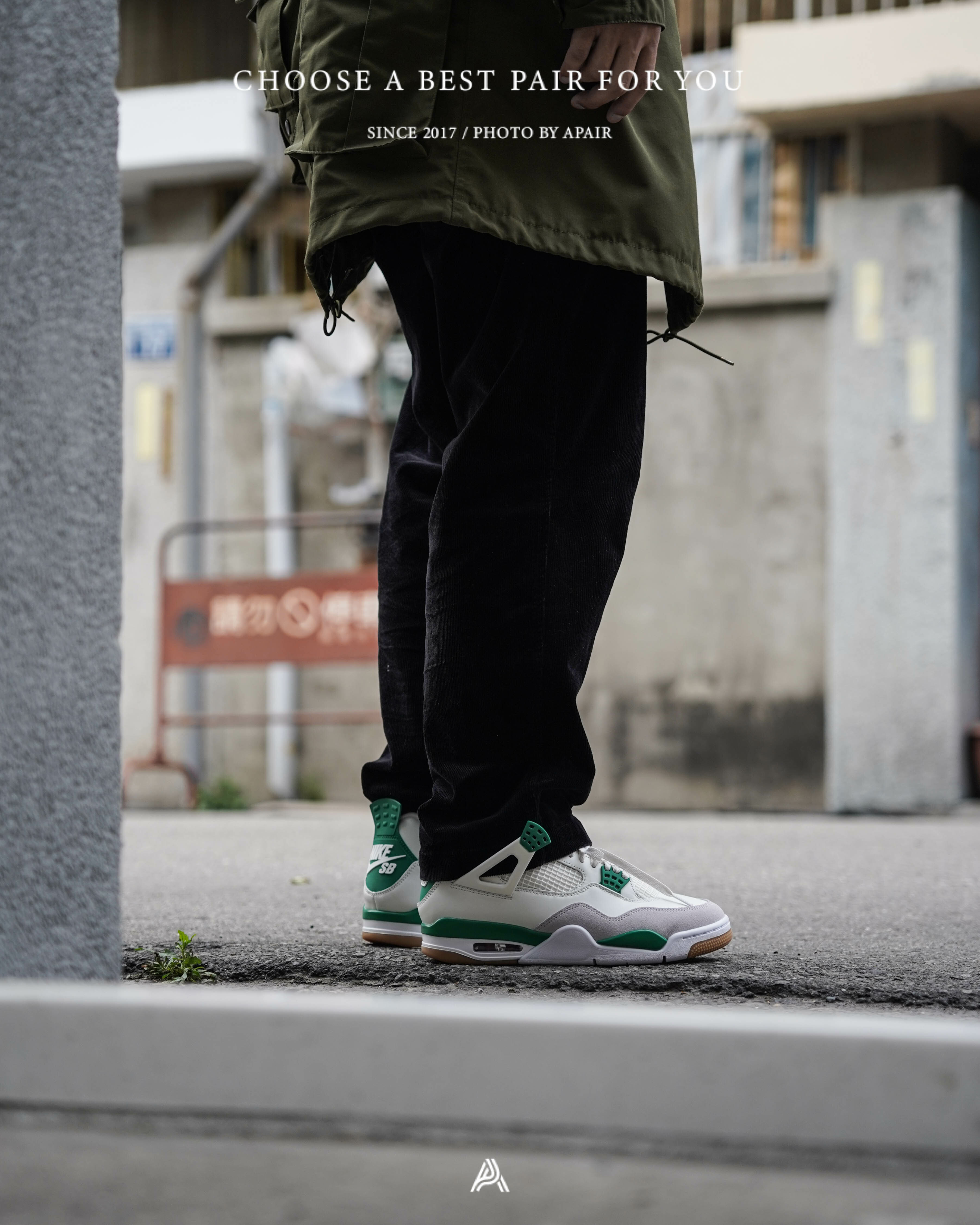 Travis scott clearance jordan 4 green