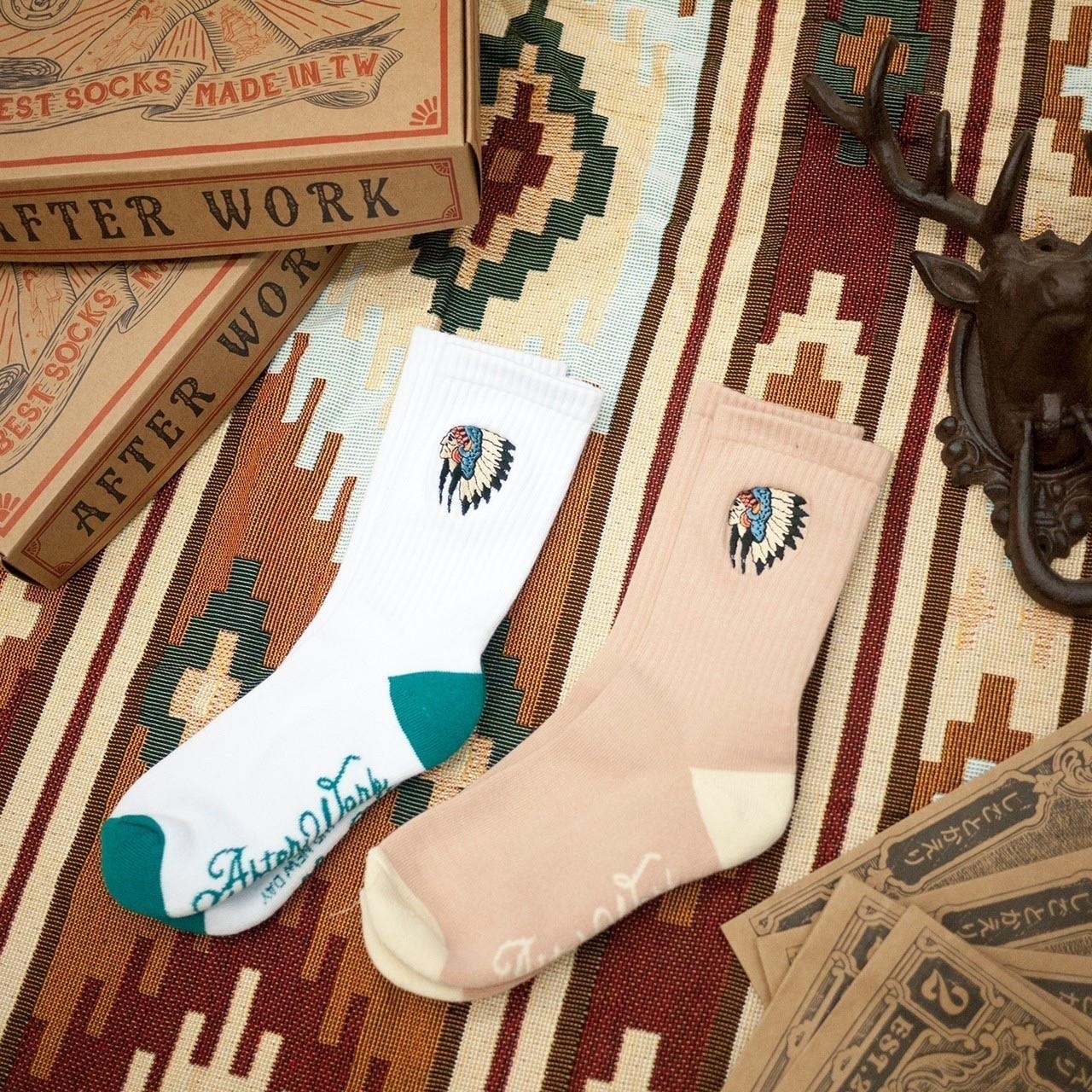 AFTER WORK  側面刺繡系列 印地安酋長款刺繡襪 兩色