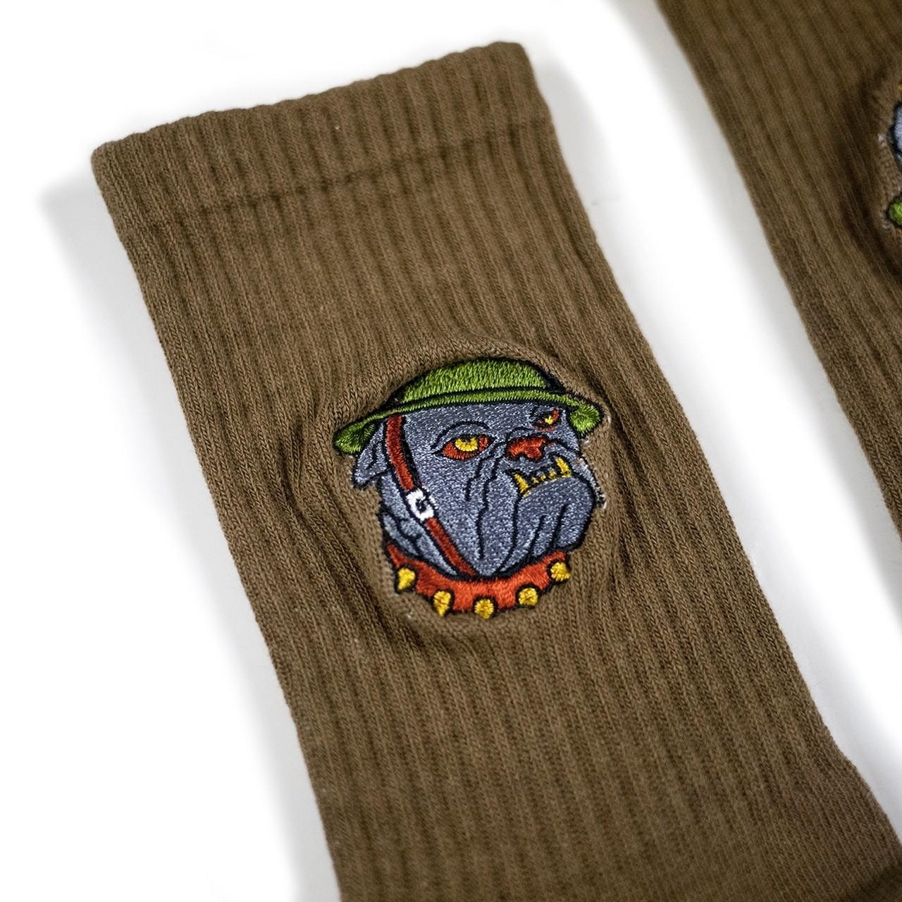 AFTER WORK  側面刺繡系列 鬥牛犬刺繡襪 軍綠/白色