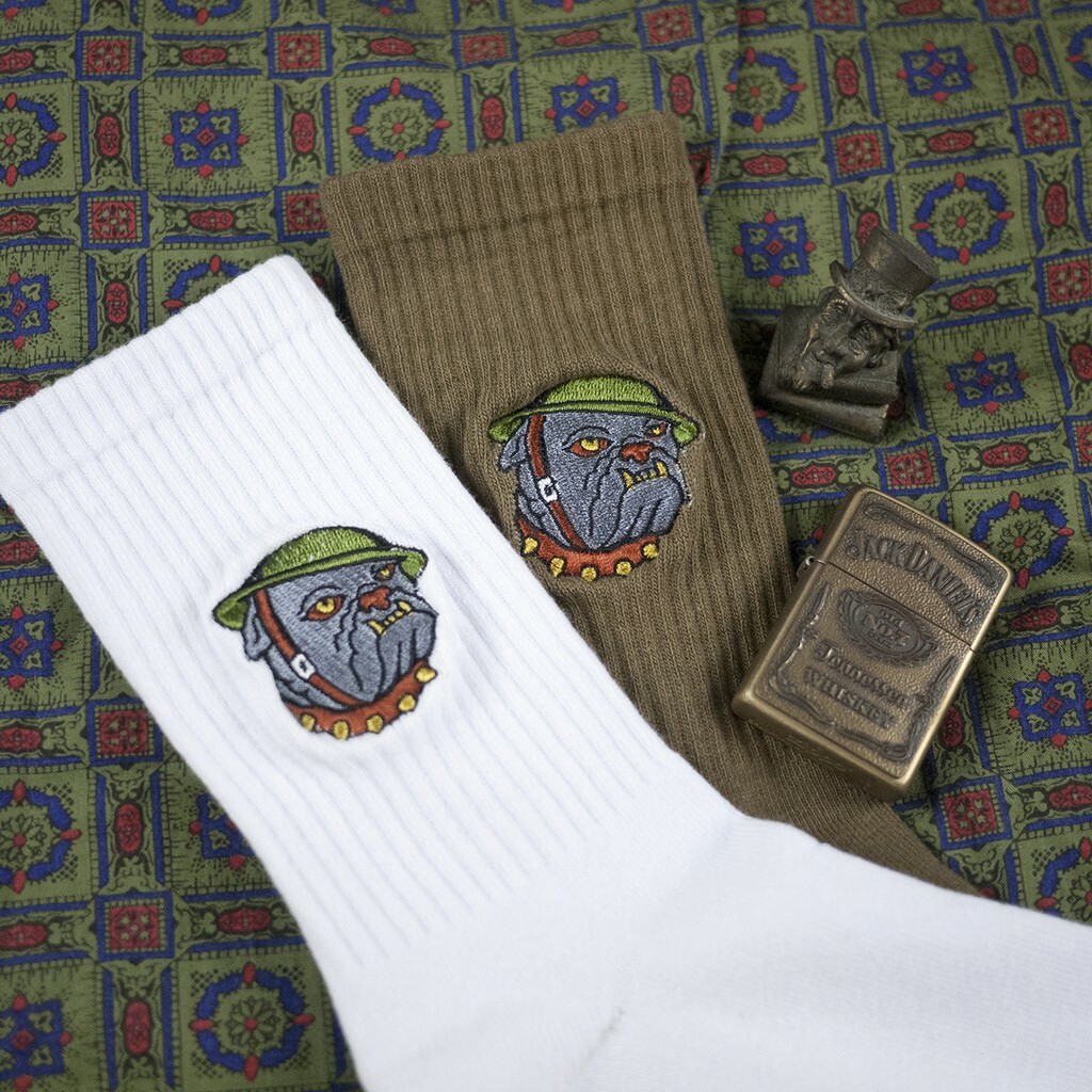 AFTER WORK  側面刺繡系列 鬥牛犬刺繡襪 軍綠/白色