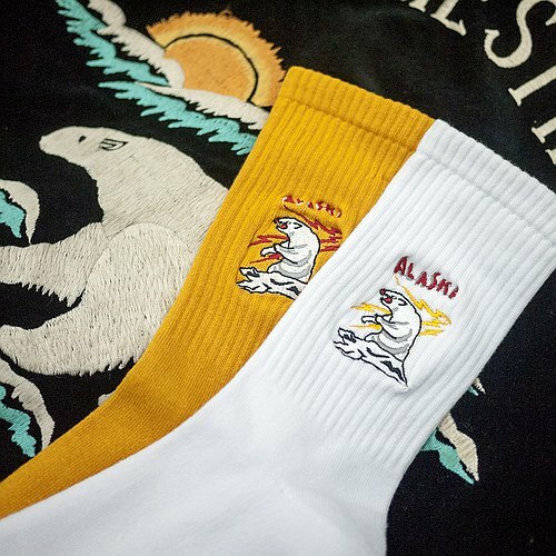 AFTER WORK 側面刺繡系列 ALASKA 北極熊 刺繡襪 白/芥黃