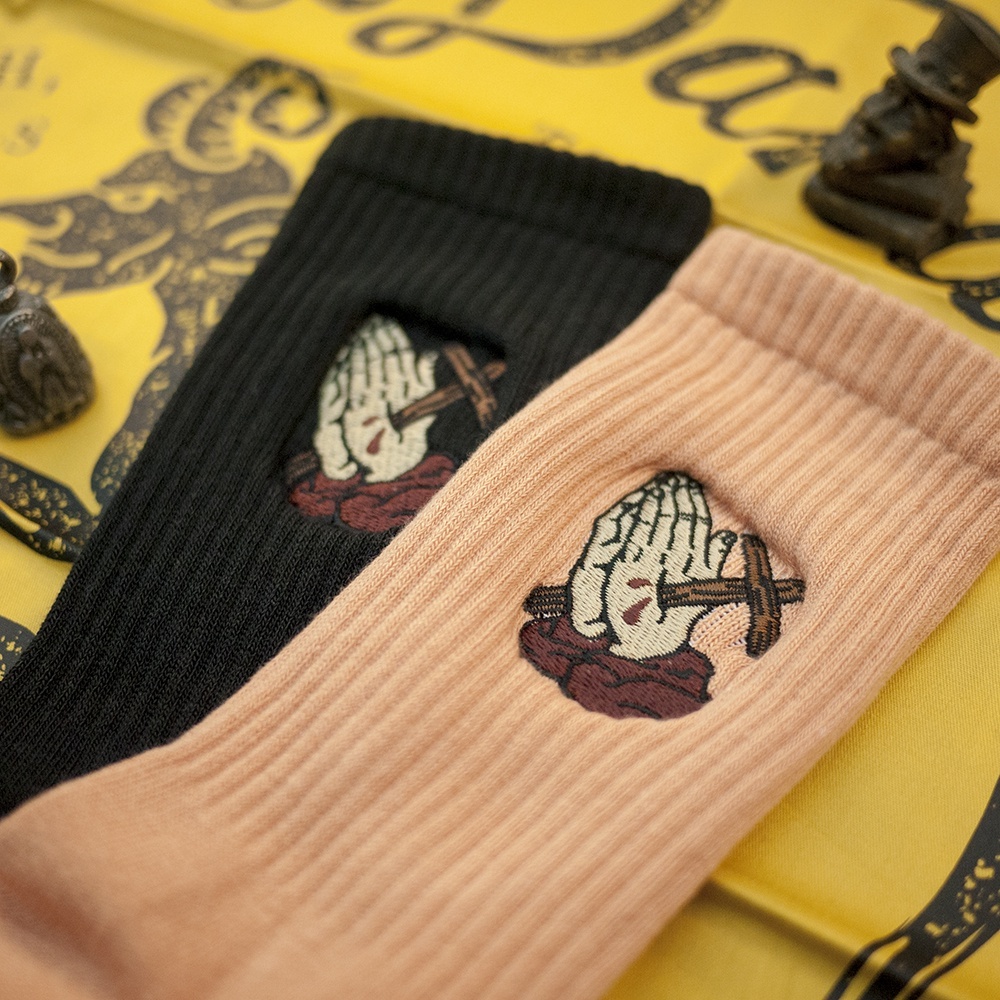 AFTER WORK 側面刺繡系列 祈禱手 刺繡襪 兩色