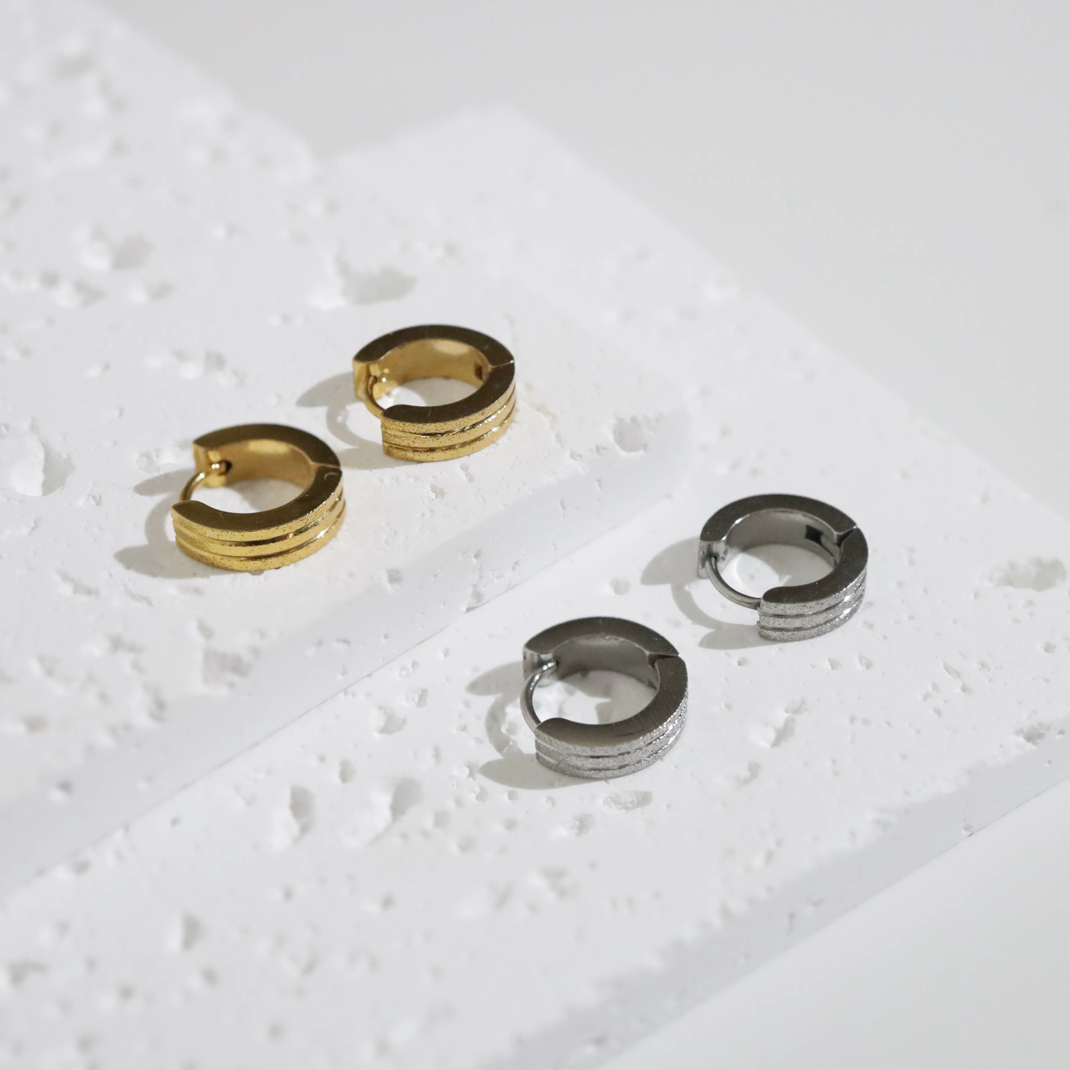 不怕水兩色閃亮亮鋼耳圈