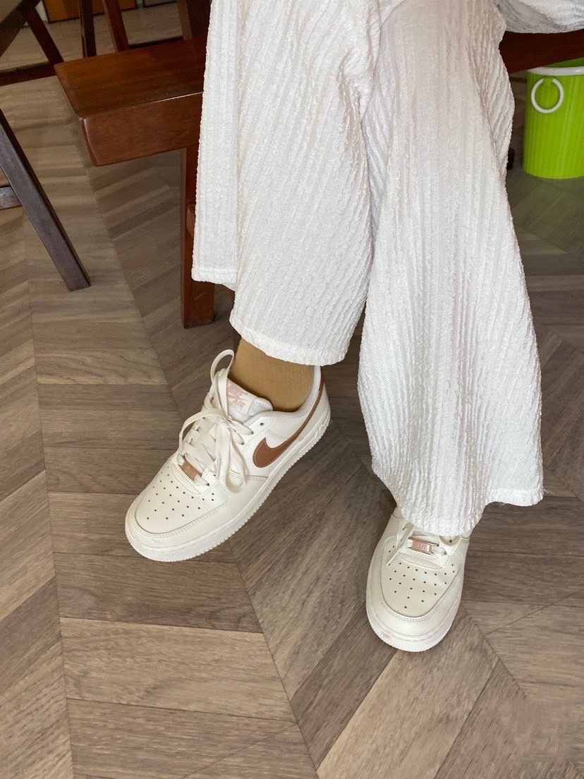 NIKE AIR FORCE 1 金屬銅片 DD8959-109