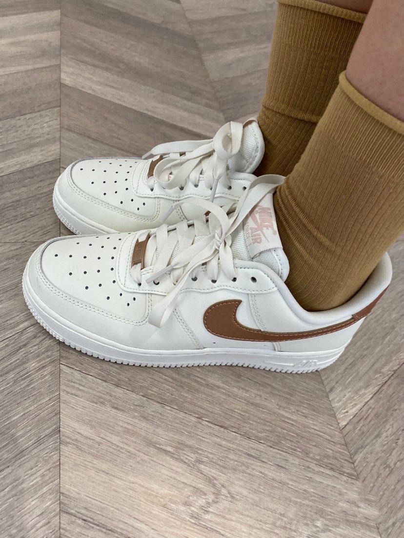 NIKE AIR FORCE 1 金屬銅片DD8959-109