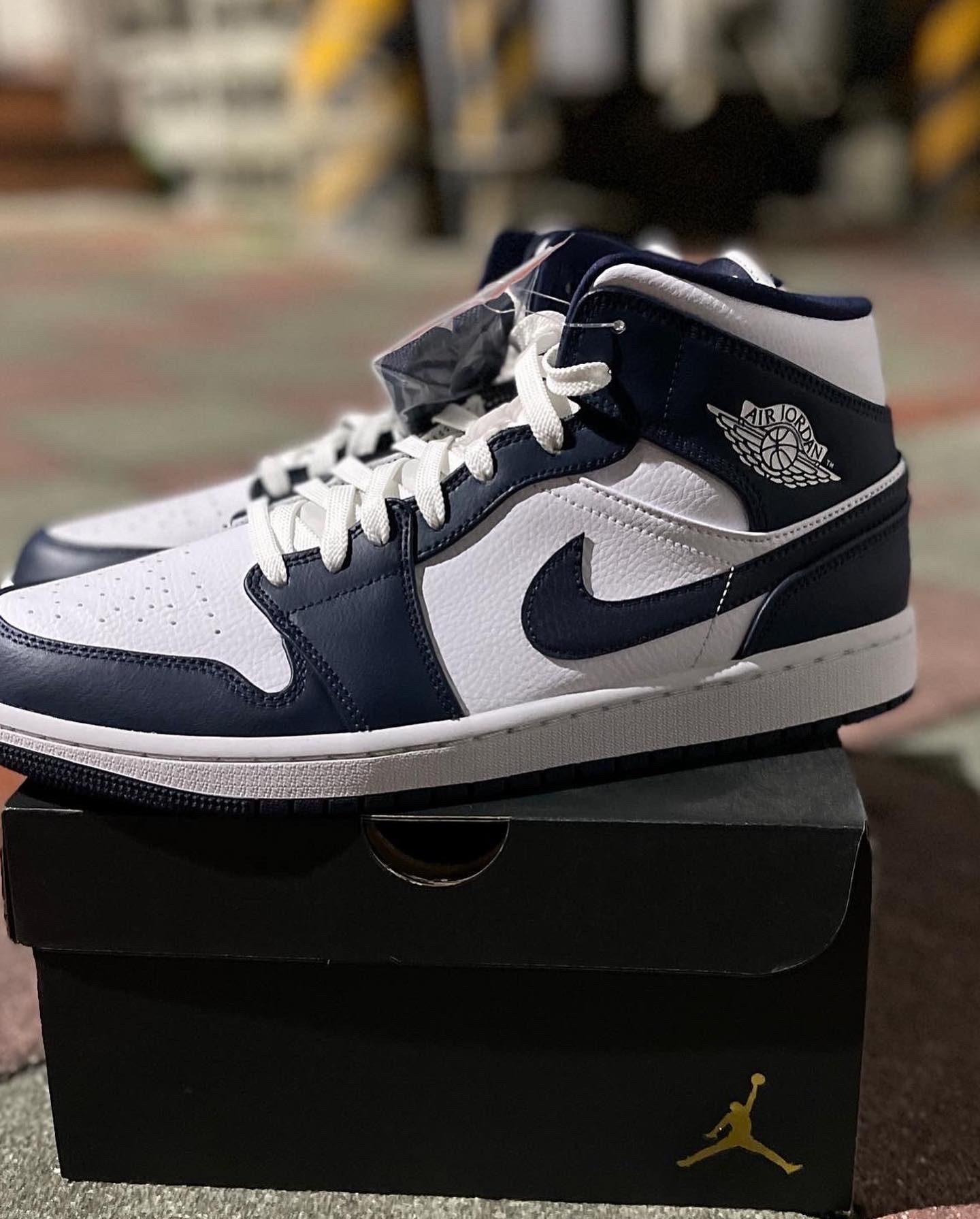 AIr Jordan 1 Mid Obsidian 黑曜石復古藍高統男款(554724 174) 限量開