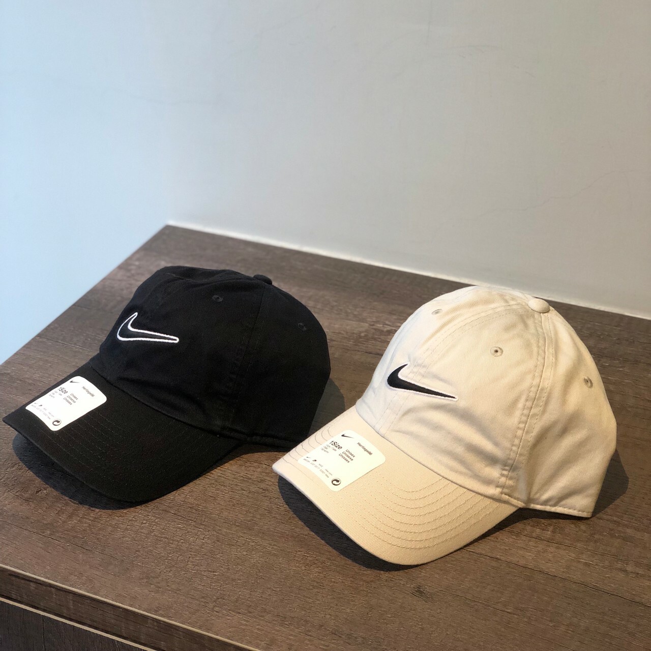 Nike 白邊刺繡大勾 老帽 棒球帽 (兩色)  943091-010/072
