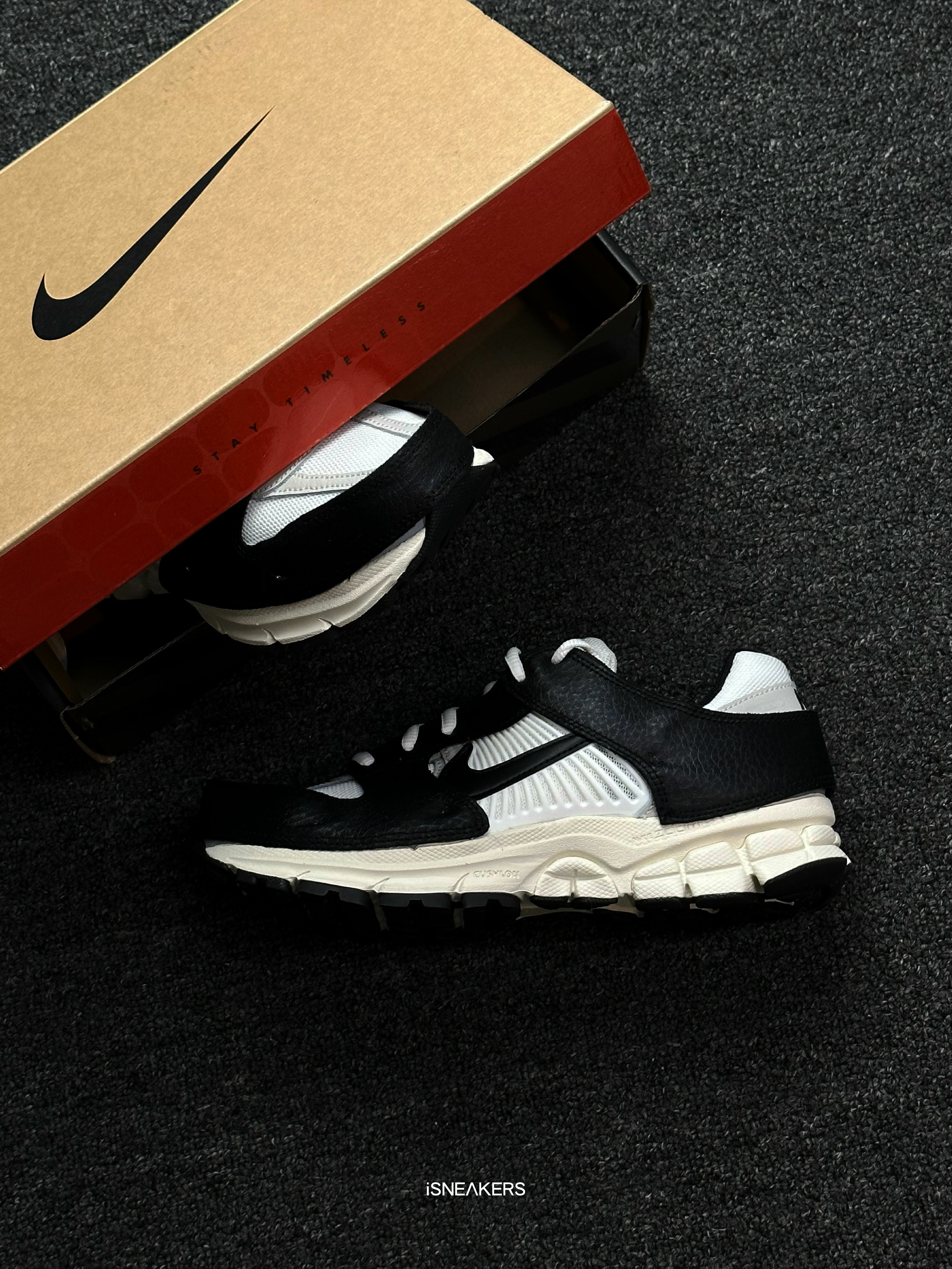 iSNEAKERS｜Nike Zoom Vomero 5 "Timeless" 黑白 FJ5474-133