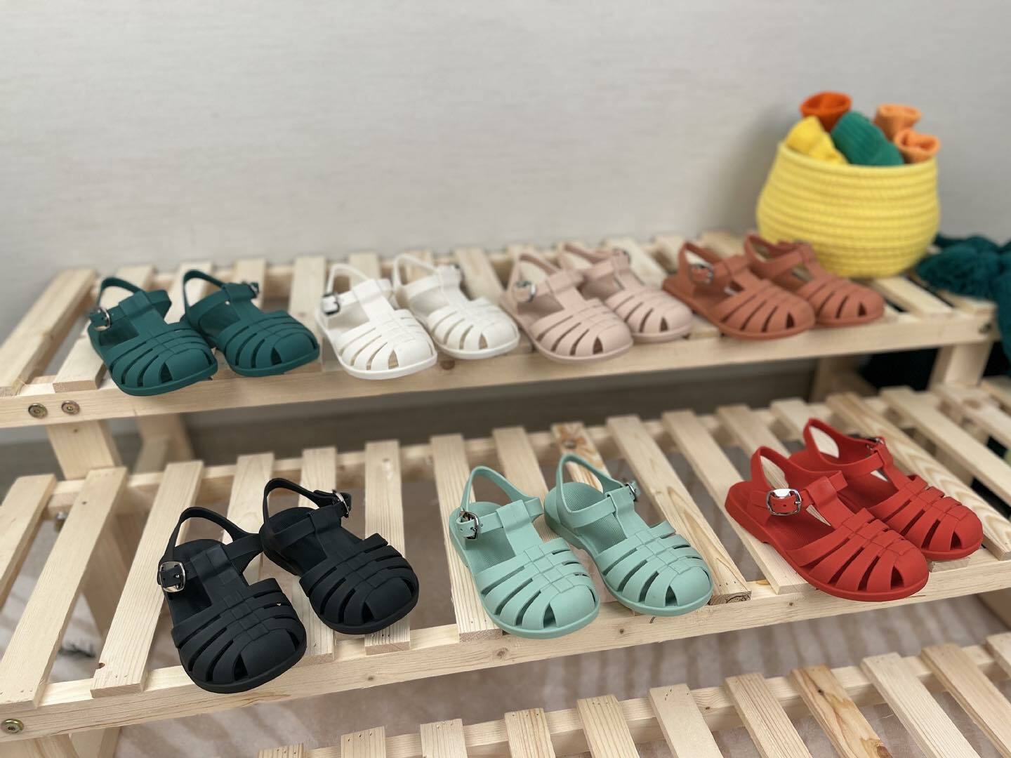 夏季必備包頭果凍涼鞋